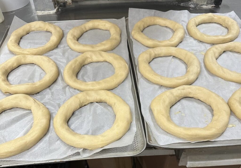 Roscón decorado antes del horno